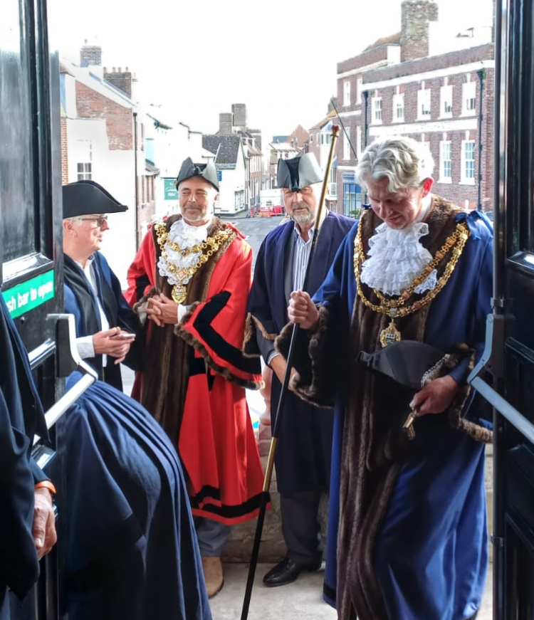 Mayor Pete Miles with Sheriff Mark Howell and other Councillors